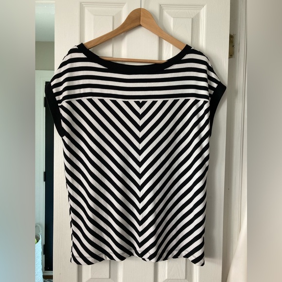 The Gap soft spun shirt. Almost new. Size M - Picture 2 of 4